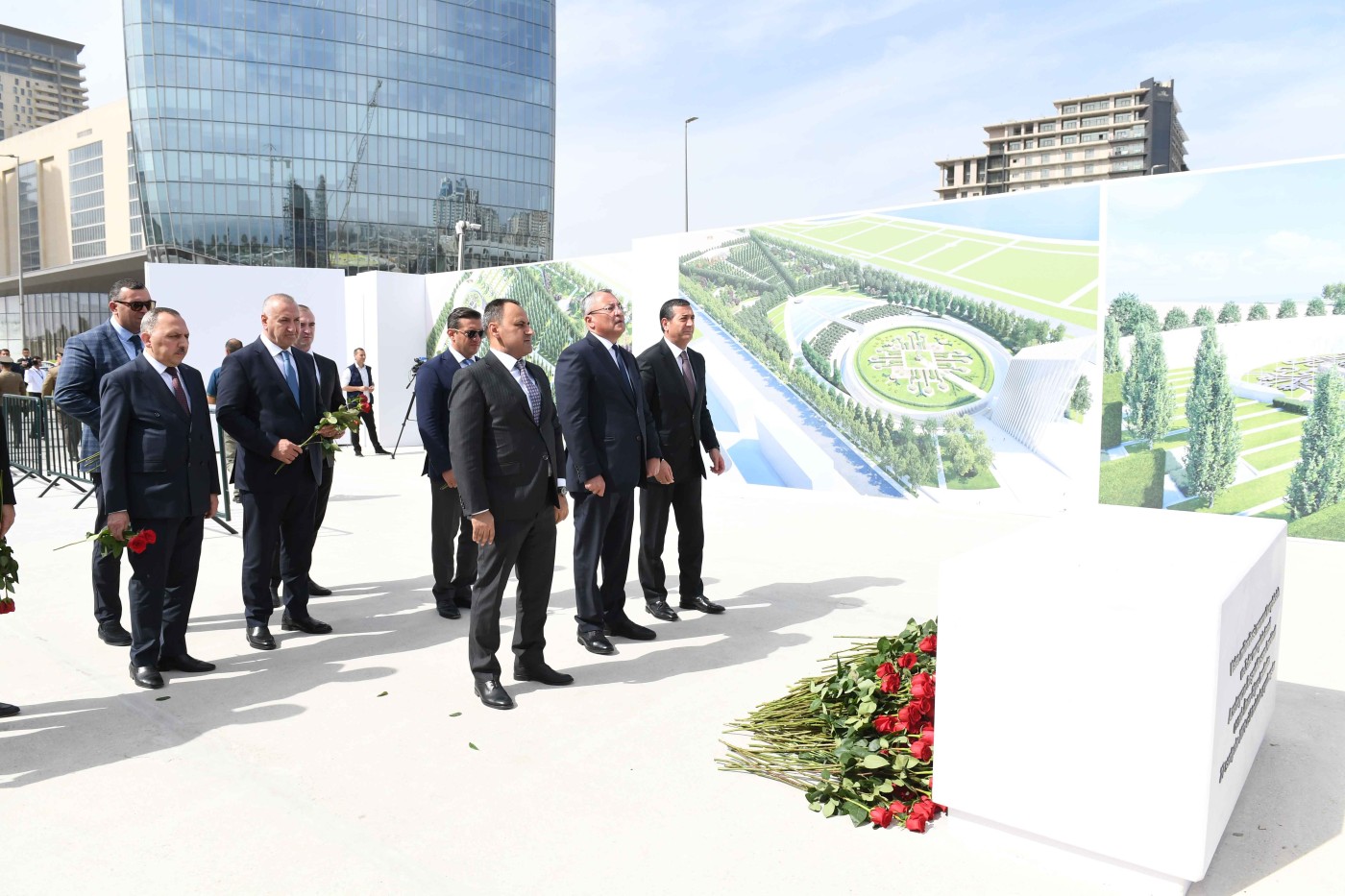 Dövlət Komitəsinin kollektivi Zəfər parkında - FOTOLAR